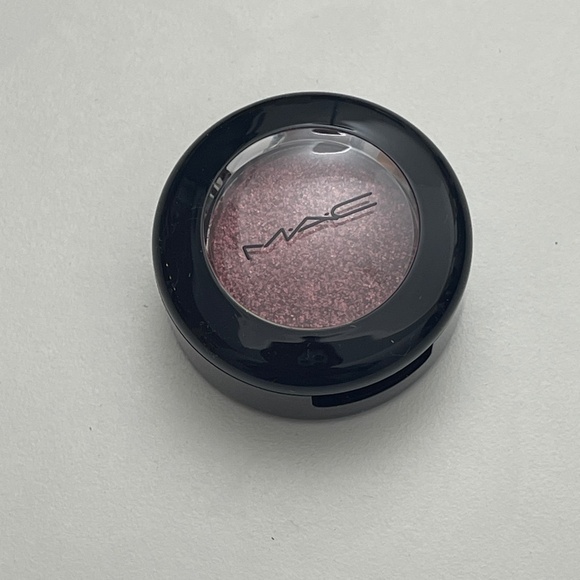 NEW MAC Dazzle shadow Extreme Eye Shadow in Royal Ruby Full Size 1.5g - Picture 2 of 4